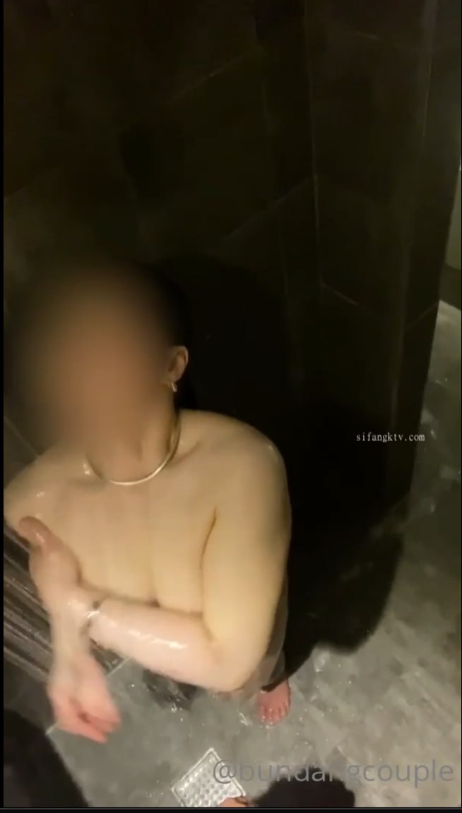 MVSD-551 Người phụ nữ đã kết hôn tại nhà Một người vợ trẻ thẩm mỹ viện phải lòng một gã hàng xóm tồi tệ